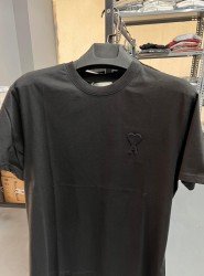 8631- Ami Siyah Kabartma Kalp Logolu Tshirt